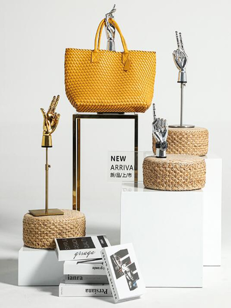 Mannequin femme à main de haut - Body Jewelry Shop avis et prix